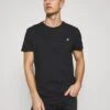 Pier One T-Shirt BasicBlack Uomo T-shirt E Polo PI922O0KZ-Q11 1 Pier One T-Shirt BasicBlack Uomo T-shirt E Polo PI922O0KZ-Q11 -Pier One efbc3ee78b534fd9931abbd4d9975b0d