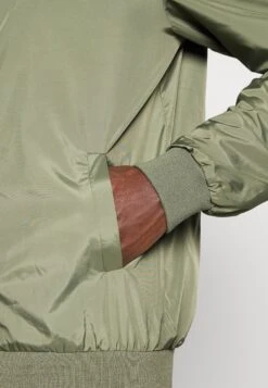 Pier One Giubbotto Bomber - Olive -Pier One f01688b544f04c2d97a595ab3180822d