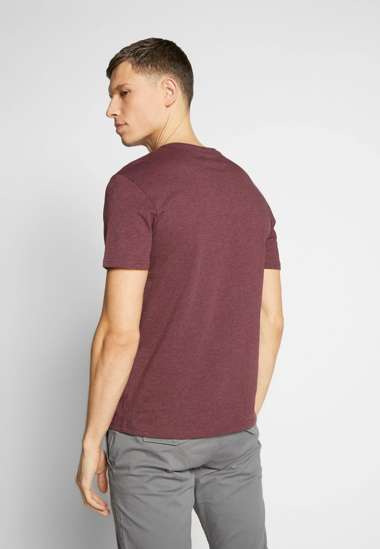Pier One 3 PackT-Shirt BasicMottled Bordeaux/White/Blue Uomo T-shirt E Polo PI922O0GQ-G11 6 Pier One 3 PackT-Shirt BasicMottled Bordeaux/White/Blue Uomo T-shirt E Polo PI922O0GQ-G11 - immagine 4