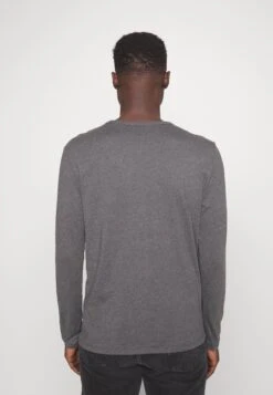 Pier One Maglietta A Manica LungaDark Grey Melange Uomo T-shirt E Polo PI922OA2T-Q11 -Pier One f35685a0e4bf407199ea236fecc99e93