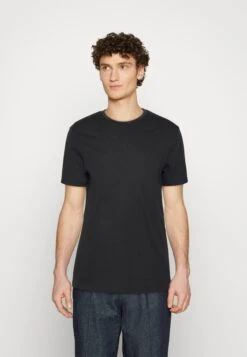 Pier One 5 PackT-Shirt BasicWhite/Off-White/Light Grey/Beige/Black Uomo T-shirt E Polo PI922O0GY-A14 12 Pier One 5 PackT-Shirt BasicWhite/Off-White/Light Grey/Beige/Black Uomo T-shirt E Polo PI922O0GY-A14 -Pier One f745b7dba27b4ebfbb2f71e19a74257d