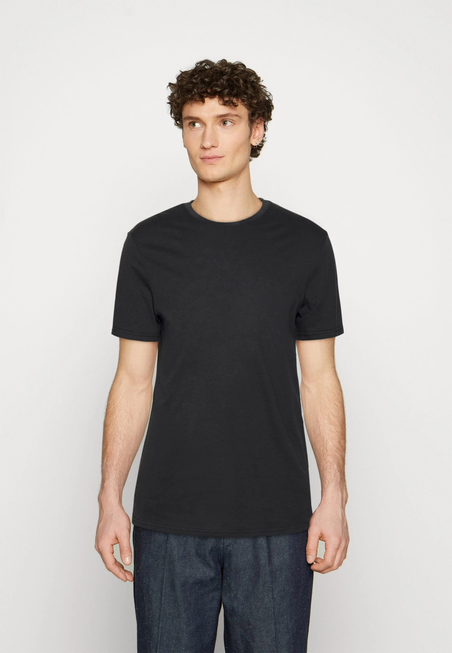 Pier One 5 PackT-Shirt BasicWhite/Off-White/Light Grey/Beige/Black Uomo T-shirt E Polo PI922O0GY-A14 4 Pier One 5 PackT-Shirt BasicWhite/Off-White/Light Grey/Beige/Black Uomo T-shirt E Polo PI922O0GY-A14 - immagine 2