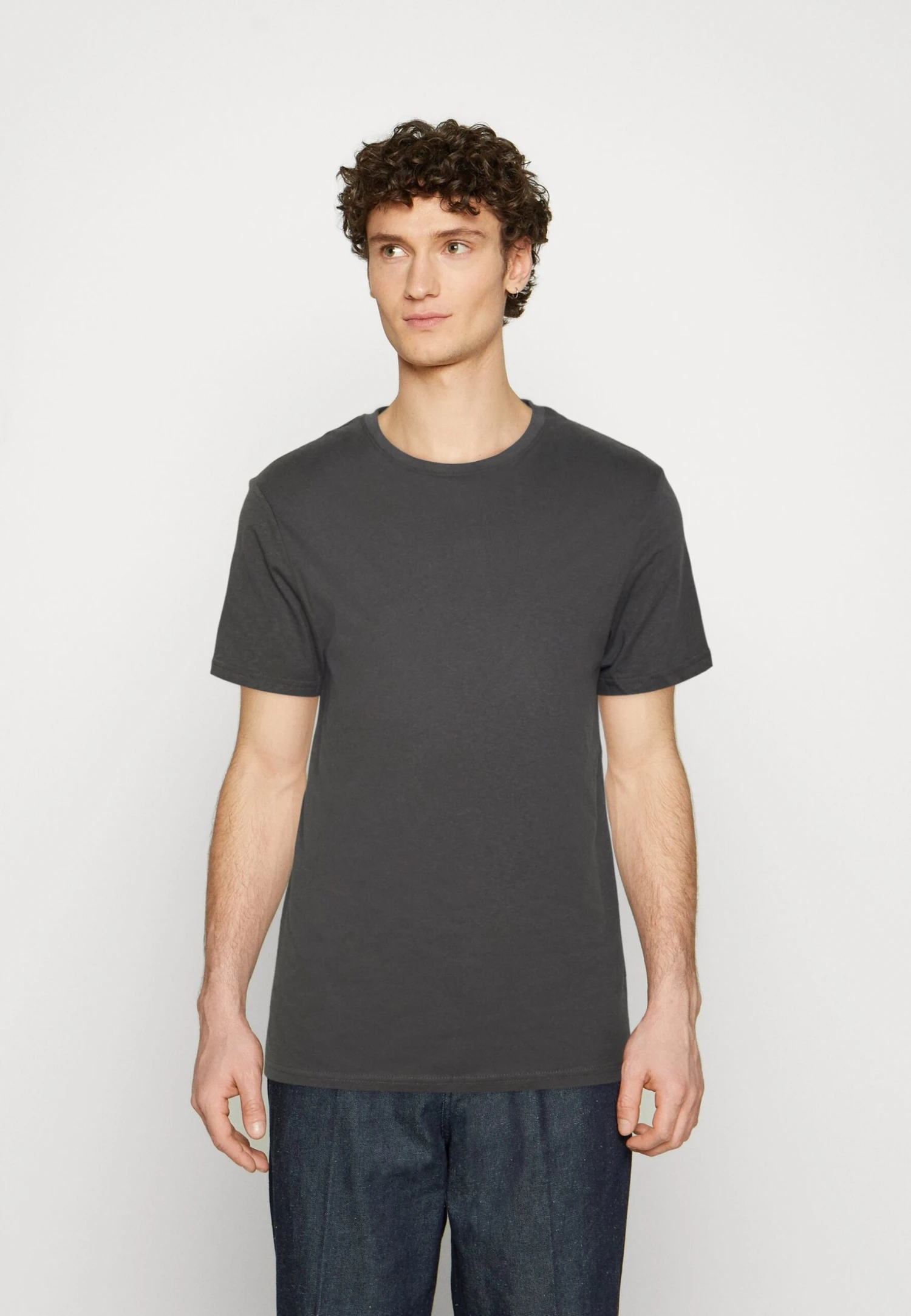 Pier One 5 PackT-Shirt BasicWhite/Off-White/Light Grey/Beige/Black Uomo T-shirt E Polo PI922O0GY-A14 9 Pier One 5 PackT-Shirt BasicWhite/Off-White/Light Grey/Beige/Black Uomo T-shirt E Polo PI922O0GY-A14 - immagine 7