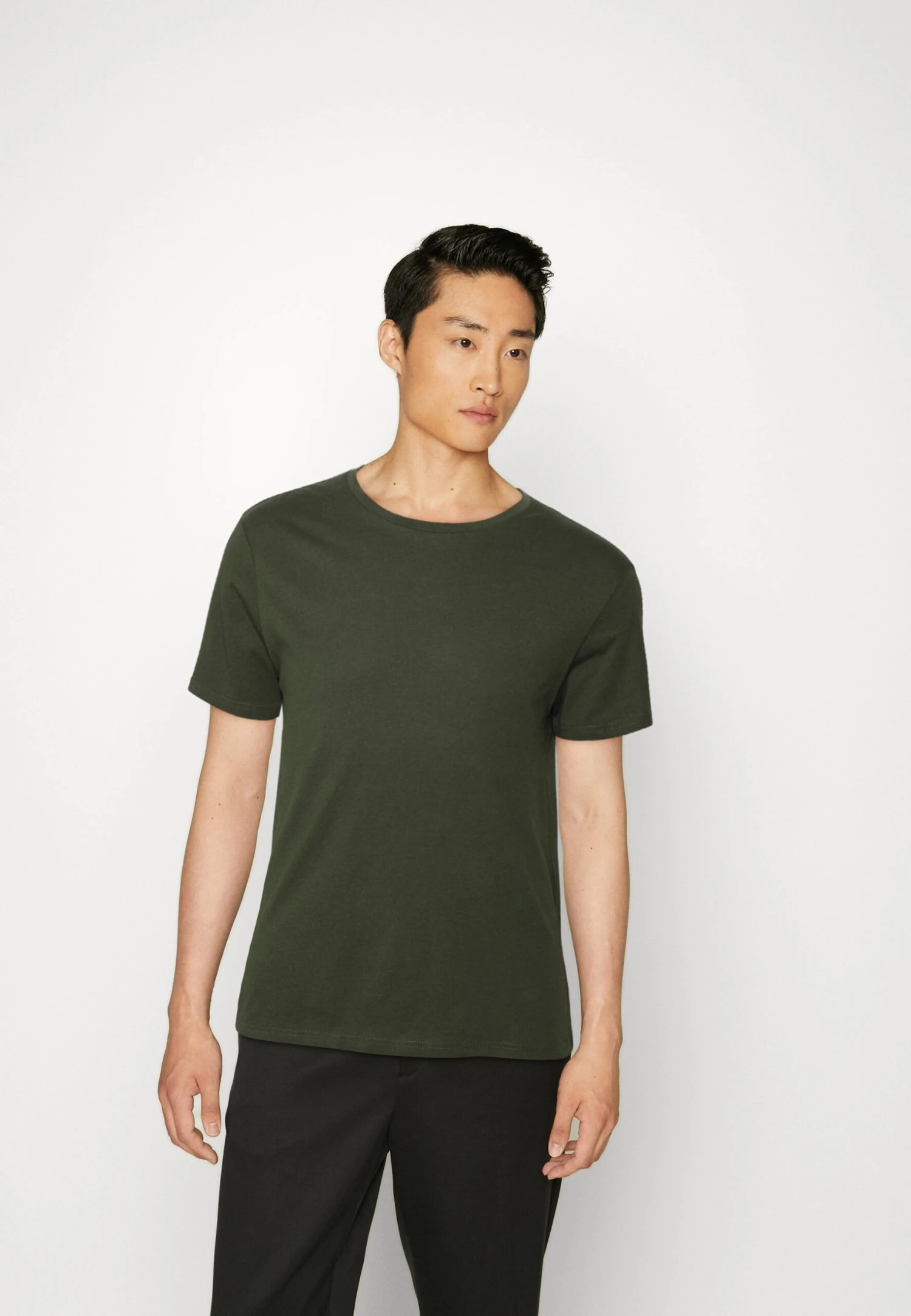 Pier One 7 PackT-Shirt BasicBlack/Dark Blue/Dark Green Uomo T-shirt E Polo PI922O0PY-Q14 7 Pier One 7 PackT-Shirt BasicBlack/Dark Blue/Dark Green Uomo T-shirt E Polo PI922O0PY-Q14 - immagine 5