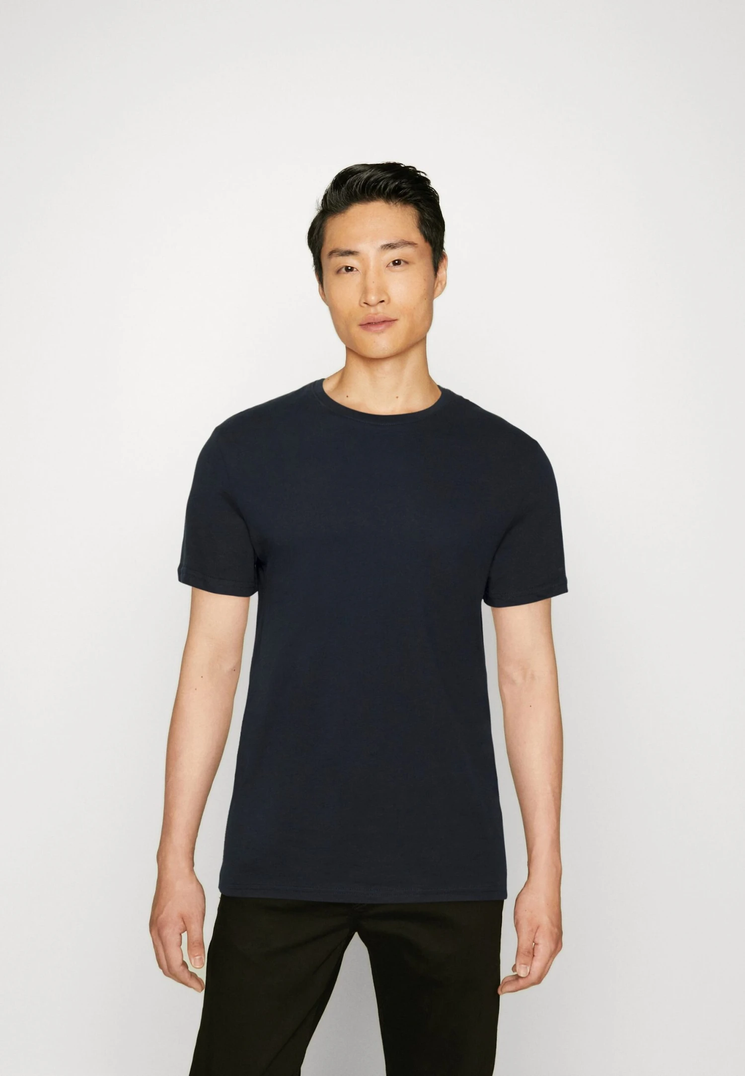 Pier One 5 PackT-Shirt BasicDark Blue/Pink/Off-White Uomo T-shirt E Polo PI922O0GY-K12 8 Pier One 5 PackT-Shirt BasicDark Blue/Pink/Off-White Uomo T-shirt E Polo PI922O0GY-K12 - immagine 6