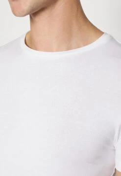 Pier One 3 Pack Muscle Fit T-Shirt BasicWhite Uomo T-shirt E Polo PI922O0Y9-A11 11 Pier One 3 Pack Muscle Fit T-Shirt BasicWhite Uomo T-shirt E Polo PI922O0Y9-A11 -Pier One fbff782df8bd48e785ba49657f6e4762